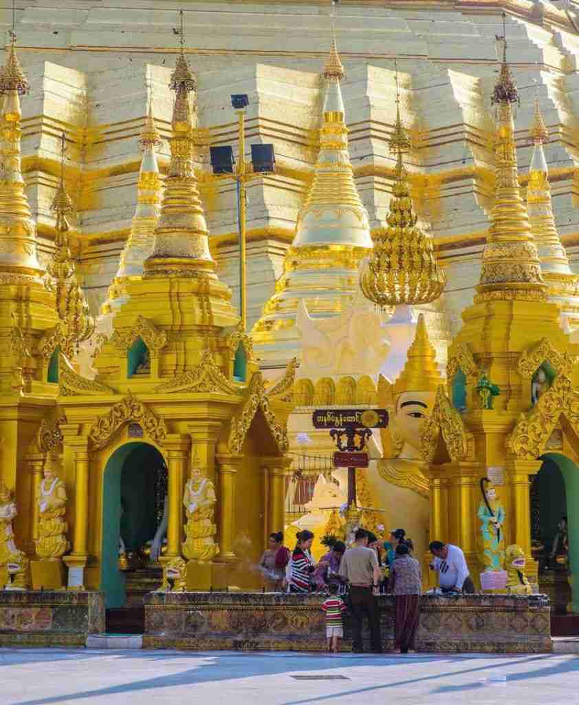 พระมหาธาตุเจดีย์ชเวดากอง, ประเทศพม่า