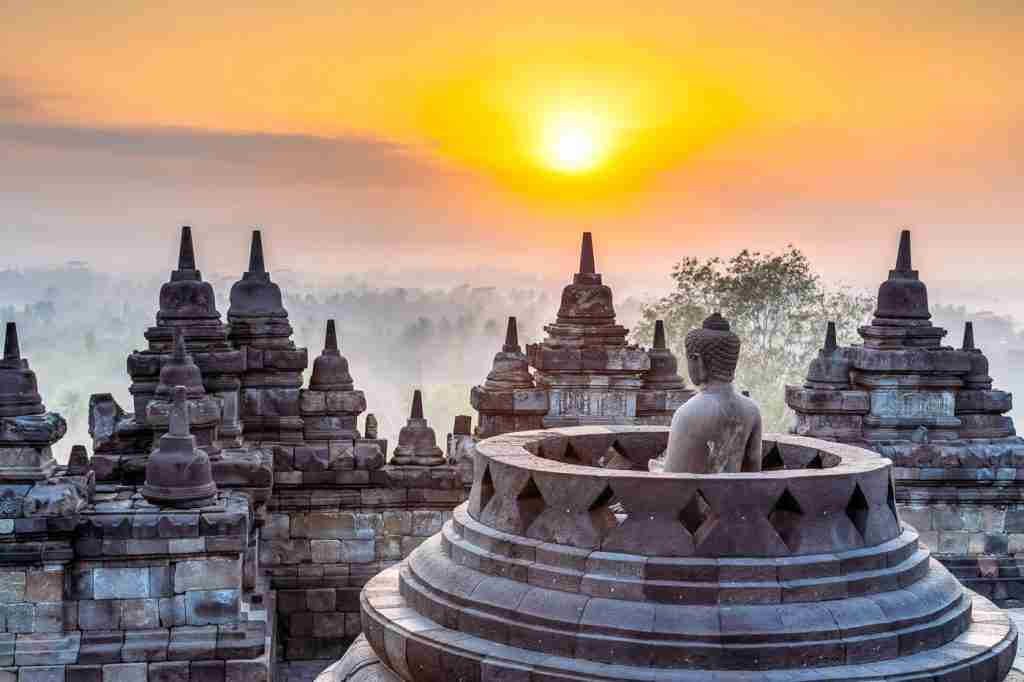 แสงเช้าที่บุโรพุทโธ